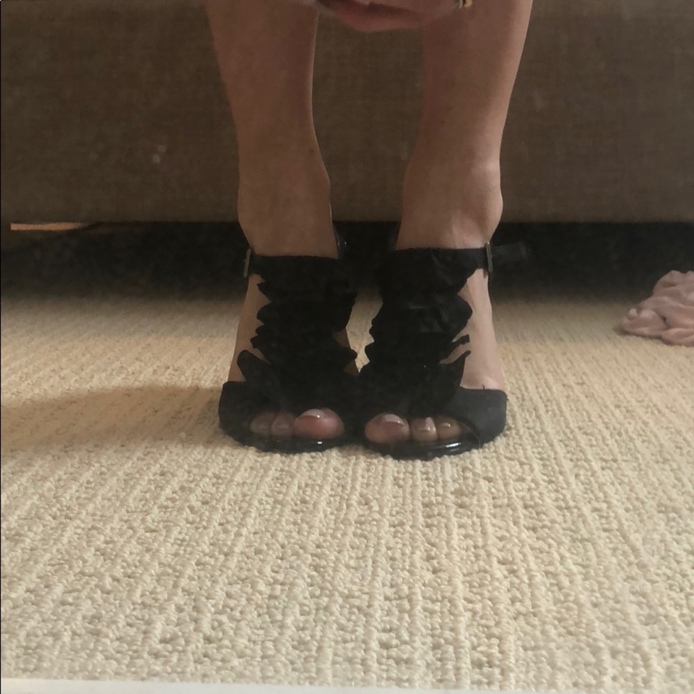 girly heels, size 8 but I wear a 7.5 & they fit